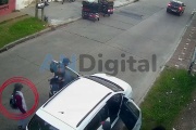 Fue con el guardapolvo y la mochila del colegio a robar un auto en Isidro Casanova