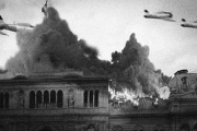A 70 años del bombardeo a Plaza de Mayo: tres libros imprescindibles