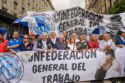Sin novedades de un paro general, la CGT convocó a marchar en defensa de Cristina