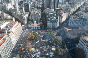 Revienta la Plaza de Mayo en apoyo a Cristina Kirchner