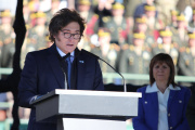 Lejos del Monumento a la Bandera, Milei celebró rodeado de militares