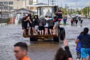 Humanitarismo para Israel, pero no para Bahía Blanca: Milei vetó la emergencia por la inundación