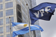 La Justicia de Estados Unidos ordenó al país entregar el 51 % de las acciones de YPF