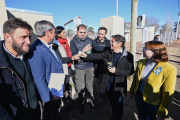 “Mientras el Gobierno para las obras, nosotros entregamos viviendas”