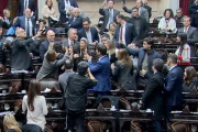 Dos diputadas casi terminan a las piñas y la sesión finalizó de forma escandalosa