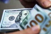 El dólar comenzó la semana en alza y se acerca a los $ 1300