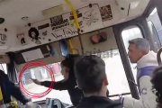 ¿Tanto por un boleto?”: No pudo viajar gratis y quiso apuñalar al colectivero en Merlo