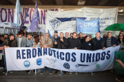 Denuncian designación de militantes libertarios con sueldos millonarios en la ANAC