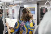 Vagón de lectores en el subte: invitación a viajar leyendo en la Línea D