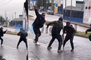 Captan una pelea con facas bien tumbera en plena calle en La Matanza