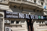 Caputo lo acusó de cobrar $ 18 M y Yacobitti publicó sus recibos