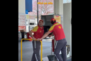 Usuarios critican video de Shell que simula “enviar” a una colega a Formosa