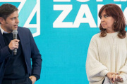 Kicillof visitó a CFK en su departamento por primera vez desde que fue condenada