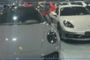 Desde Ferrari hasta Porsche: Secuestran 45 autos de lujo en la mansión atribuida a Chiqui Tapia