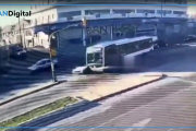 Invadió el Metrobús en La Matanza, lo chocó un colectivo y se incendió: No murió nadie de milagro