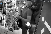 Roban en un kiosco de La Plata y le ponen una cuchilla en el cuello a un cliente