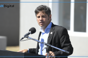 Kicillof entregó 101 viviendas en Bahía Blanca y recordó las obras frenadas por Milei