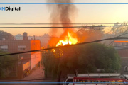 “Vuelan garrafas”: pavoroso incendio en depósito de Merlo