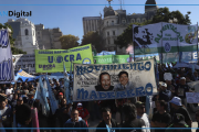 La CGT copó Plaza de Mayo con duras críticas a Milei pero esquivó el anuncio de un nuevo paro general