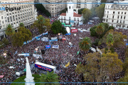 Multitudinaria marcha universitaria: una marea humana colmó Plaza de Mayo contra el ajuste
