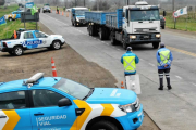 Autopista Buenos Aires-La Plata: un policía vial fue atropellado en un control