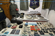 Impactante allanamiento: baldosas con esvásticas y venta de uniformes nazis en una casa de Gerli