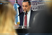 Acorralado por el archivo: el video que desarma la versión de Adorni sobre sus ahorros