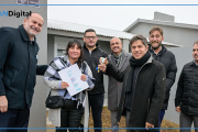 Kicillof entregó viviendas, escrituras y patrulleros en Bahía Blanca, y cargó contra Nación