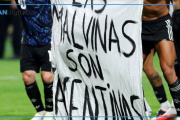 La Libertad Avanza objetó la bandera de Malvinas que exhibieron los jugadores de la Selección