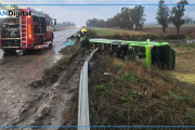 Temporal en Buenos Aires: el viento tumbó un micro y cayó desde un puente sobre la Ruta 7