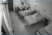 Indignación en Mar del Plata: un enfermero quedó grabado golpeando a abuelos en un geriátrico