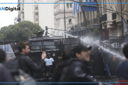 Tensión en el Congreso: incidentes, hidrantes y corridas durante el debate de la Ley de Propiedad Privada