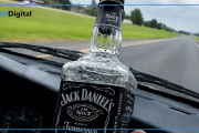 Se filmó tomando whisky al volante en la Ruta 2 y le suspendieron la licencia