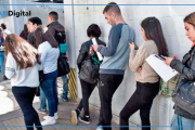 El empleo privado acumuló un año en caída y crece la migración al monotributo