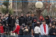 Mar del Plata: se juntaron a “farmear aura” en una plaza y terminaron a los piedrazos