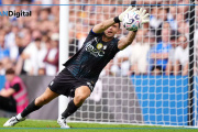 Dibu Martínez fue presentado en Chelsea y jugó de arranque ante Brighton