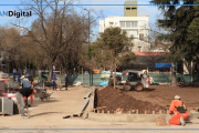 Recta final en la puesta en valor de la Plaza España de La Plata