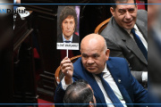 “I love Margaret”: el cartel de un diputado y veterano de Malvinas contra Milei en plena sesión