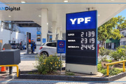 Volvió a aumentar la nafta: ¿A cuánto se vende en los surtidores de YPF?
