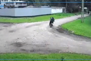 Salvaje golpe motochorro en Mar del Plata: atropelló y golpeó a una mujer para robarle