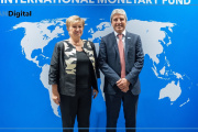 El FMI empeoró el pronóstico para Argentina y Caputo habló de “disciplina ejemplar”