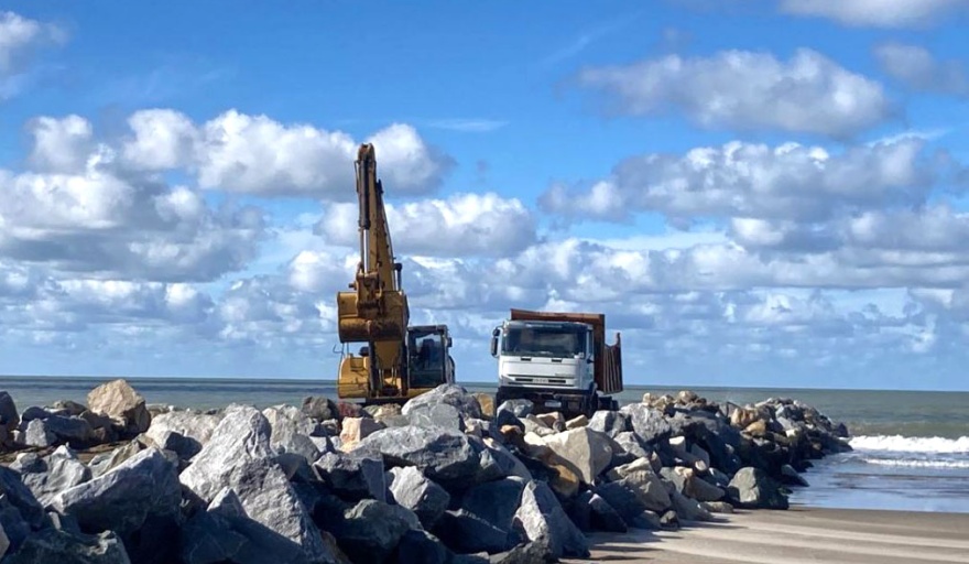 Con inversión de la Provincia, se reactivó la obra de protección costera en Las Toninas