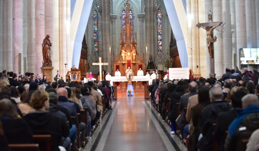 La Plata: Alak y Kicillof participaron del tedeum por el Día de la Independencia