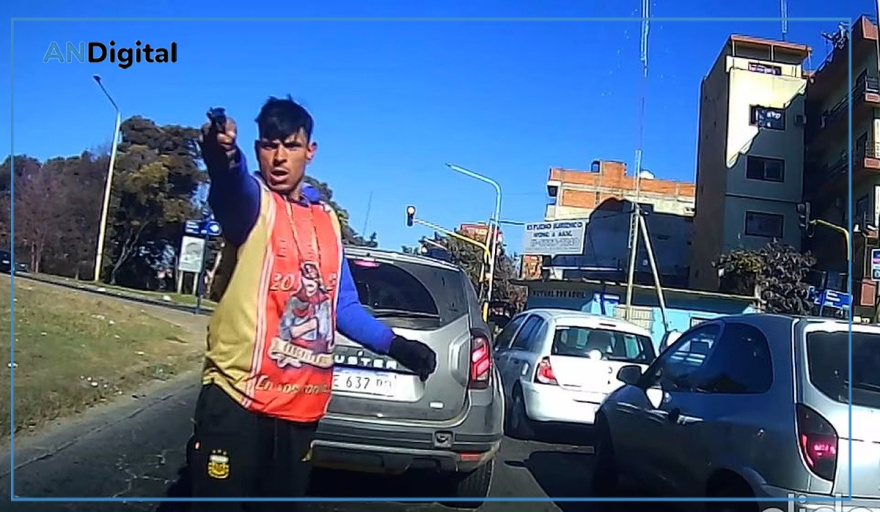 Dramático intento de robo en La Matanza: le apuntó con un arma mientras esperaba el semáforo