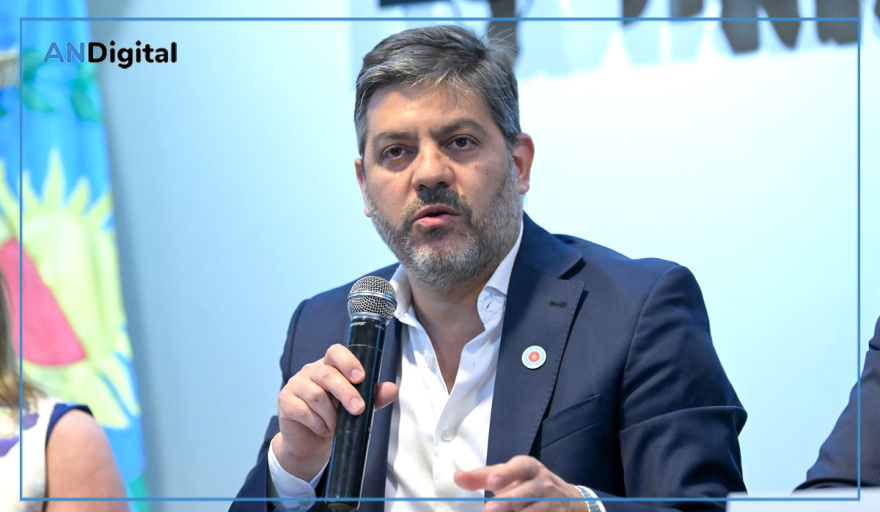 Carlos Bianco: “Milei está destruyendo la Argentina en todo sentido”